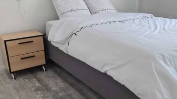 4 slaapkamers, een strijkplank/strijkijzer, wifi, beddengoed