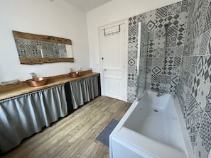 Jabón y papel de baño