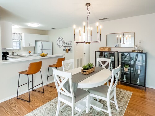 Living The Villages FL Lifestyle!  Centrally located, close to entertainment