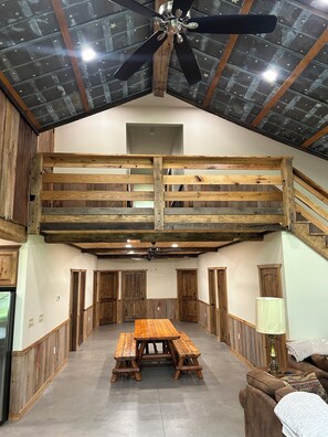 المنشأة من الداخل