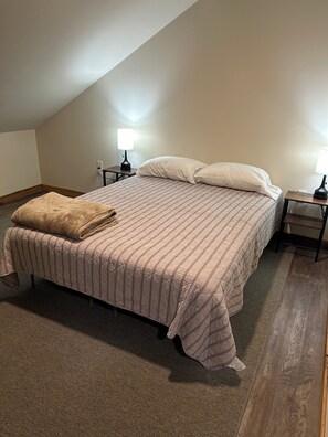 5 Schlafzimmer, Bügeleisen/Bügelbrett, Reisekinderbett, WLAN