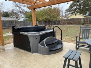 Terrace/patio - Cora St. Cottage: Hot-Tub+FirePit & 2 Blks to Main (Fredericksburg)