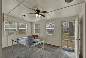 Game room - Grape Getaway Haus with Firepit (Fredericksburg)