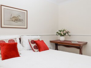 2 bedrooms, individually decorated, individually furnished, free WiFi