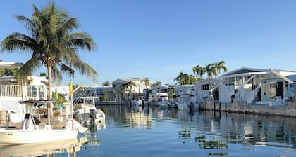 35'x70'WF RV Site on canal for rent for RV owners. Pet friendly gated community.