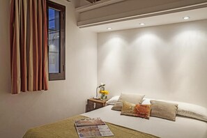 Iron/ironing board, free WiFi, bed sheets - BeBarceloner Gothic Quarter Studios (Barcelona)