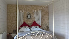 1 dormitorio, cuna de viaje, wifi gratis y ropa de cama