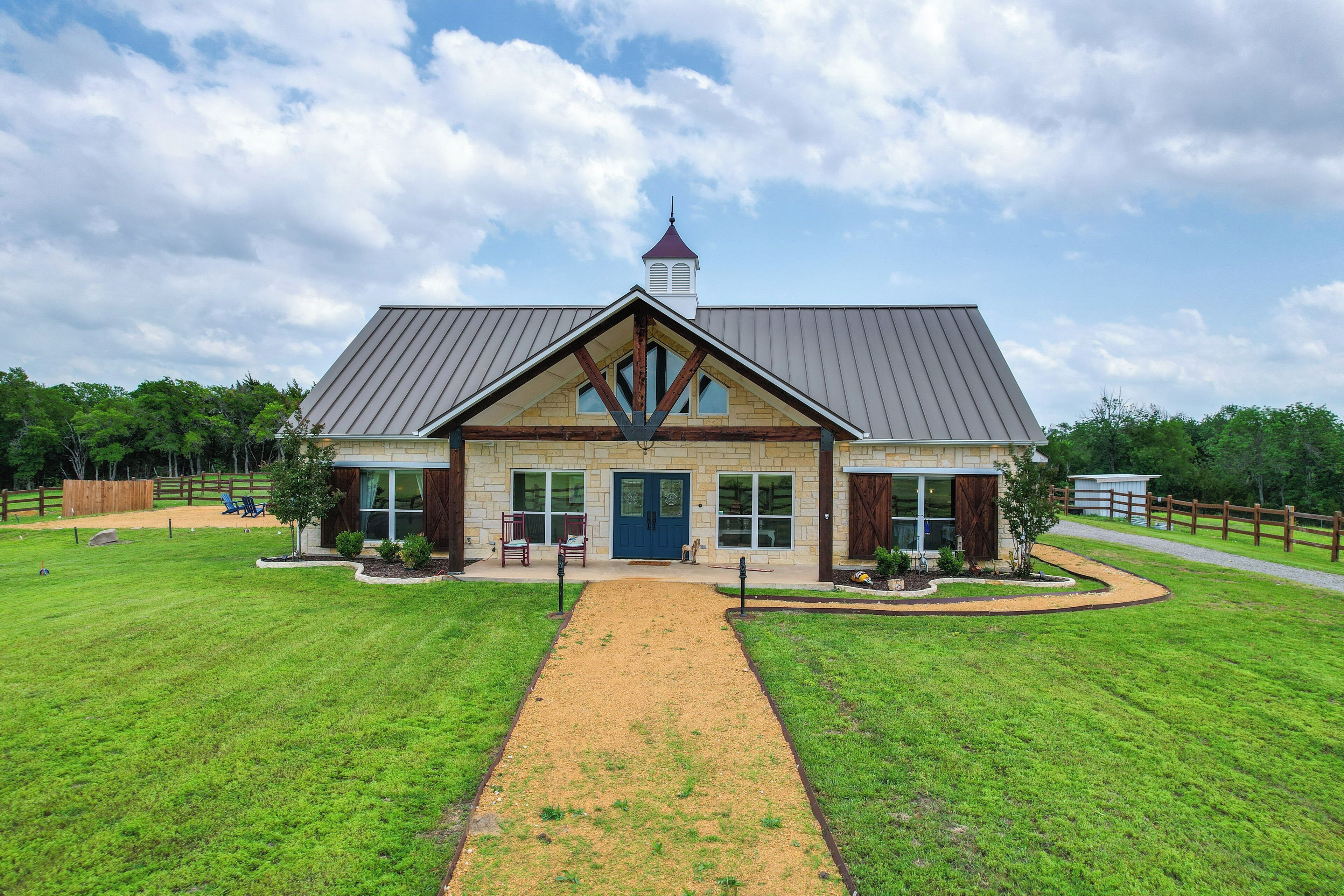 Stunning Farm Retreat: 12 Mi to Downtown McKinney!