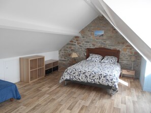 4 bedrooms, iron/ironing board, travel cot, free WiFi - Gîte 5 Personnes (Le Vast)