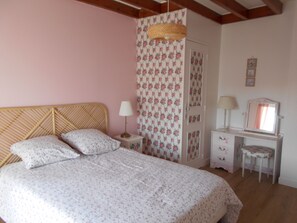 4 bedrooms, iron/ironing board, travel cot, free WiFi - Gîte 5 Personnes (Le Vast)