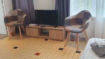 Senior Twin kamer | Luxe beddengoed, een bureau, gratis wifi, beddengoed