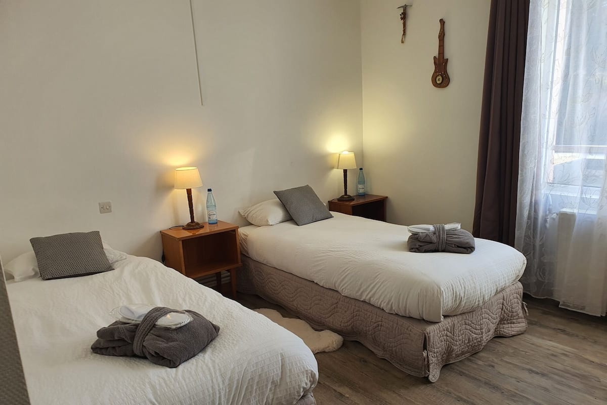 Comfort Twin Room | Premium bedding, desk, free WiFi, bed sheets