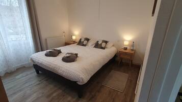 Comfort tweepersoonskamer | Luxe beddengoed, een bureau, gratis wifi, beddengoed
