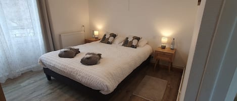 Comfort Double Room | Premium bedding, desk, free WiFi, bed sheets