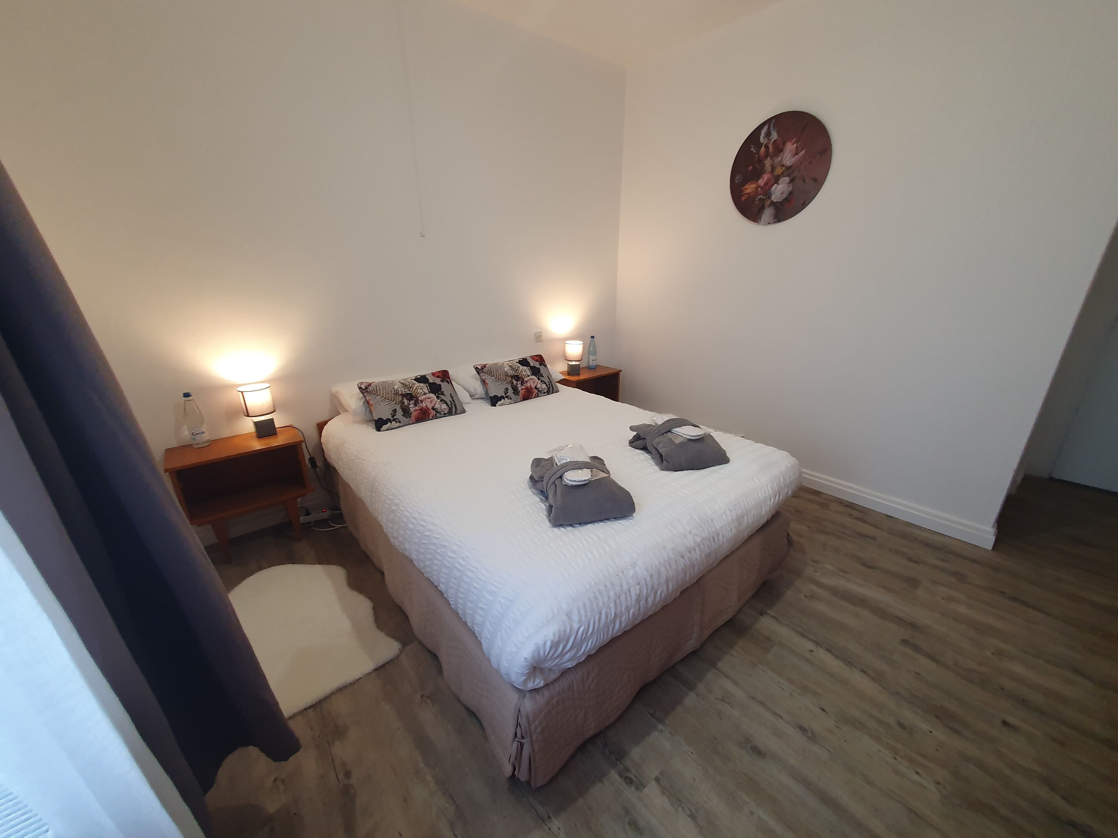 Tweepersoonskamer | Luxe beddengoed, een bureau, gratis wifi, beddengoed