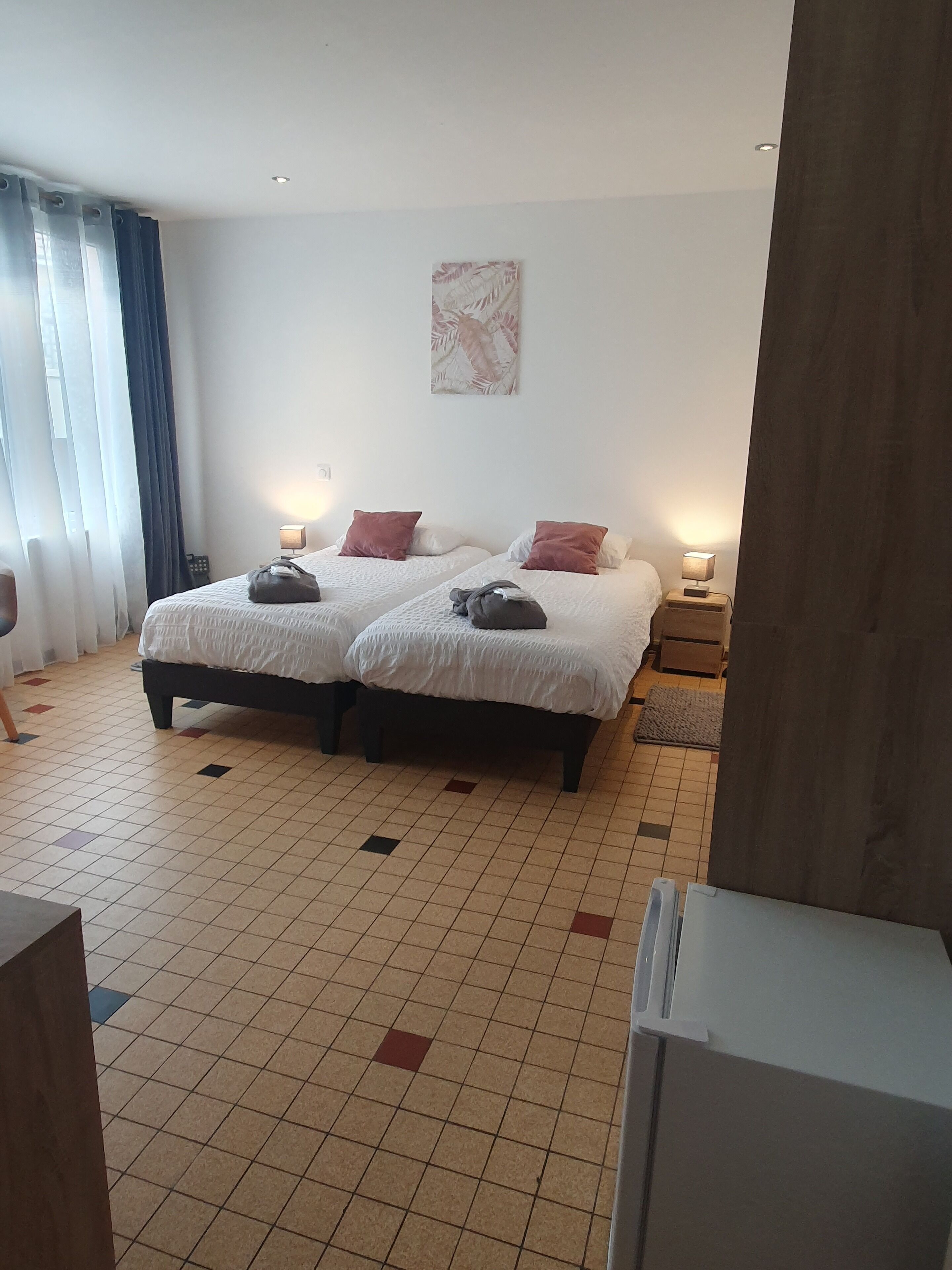 Senior Twin kamer | Luxe beddengoed, een bureau, gratis wifi, beddengoed