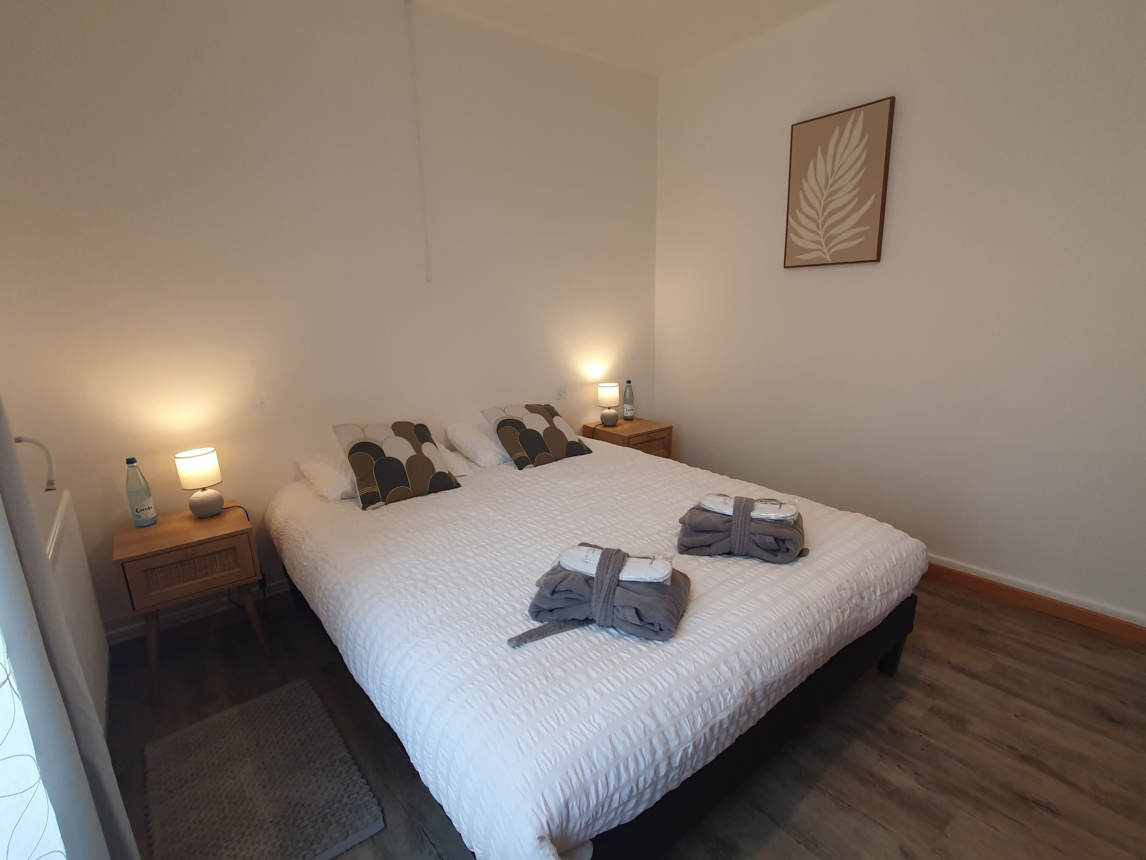 Comfort tweepersoonskamer | Luxe beddengoed, een bureau, gratis wifi, beddengoed