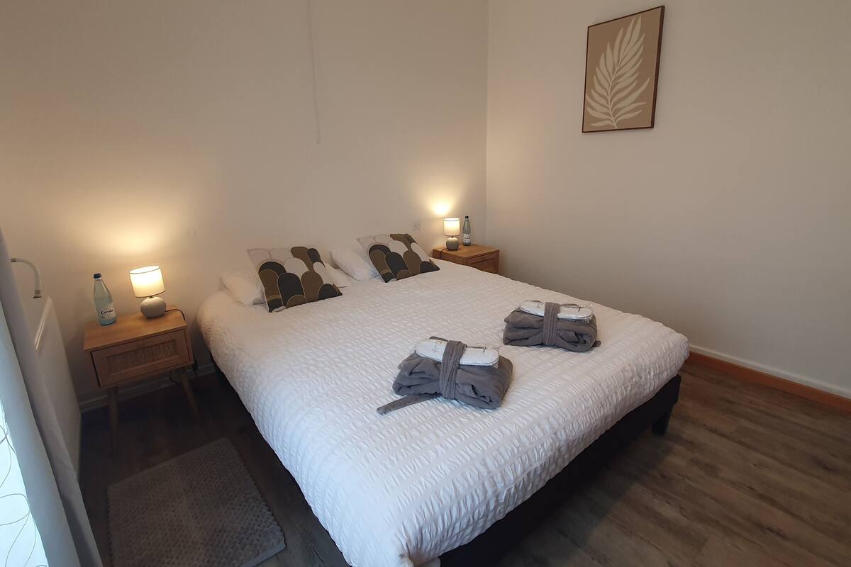 Premium bedding, desk, free WiFi, bed sheets