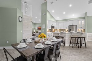 Dining - Brand NEW Modern Luxury w/Private Pool Hot Tub BBQ Home Cinema 2 Miles to Disney (Kissimmee)