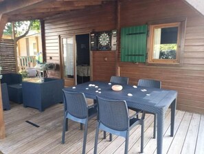 屋外ダイニングエリア