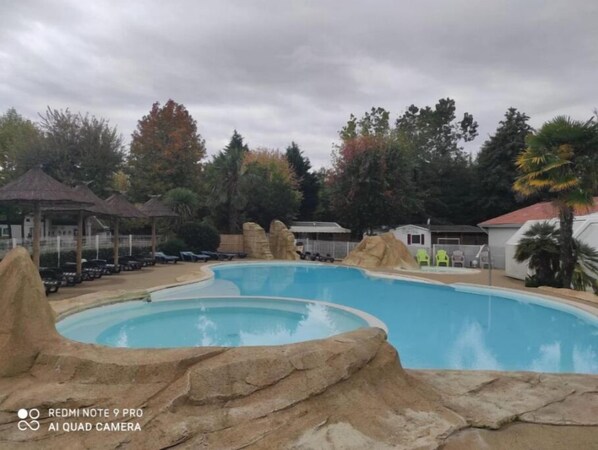 Piscine couverte, piscine extérieure