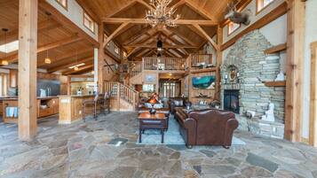 TV connectée, cheminée, écrans d'ordinateur, imprimantes