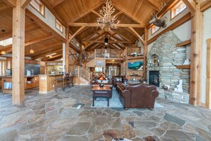 Smart TV, fireplace, computer monitors, printers - ASPEN CREEKSIDE LODGE- A Stunning Family and Corporate Retreat
(Markleeville)