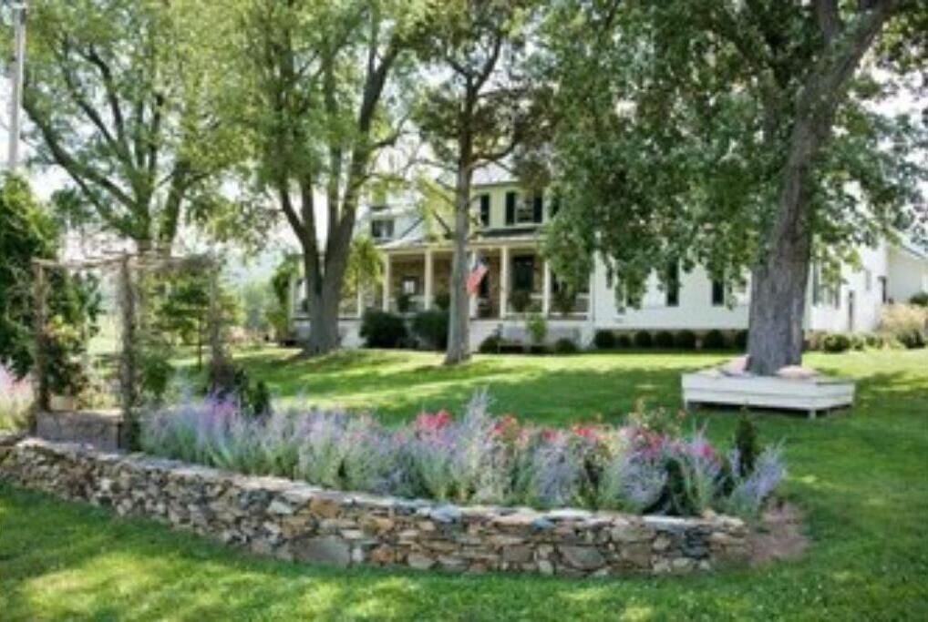 Lovely Stone Farmhouse at Silverbrook Farm