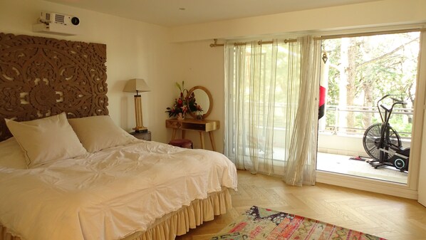 3 bedrooms, in-room safe, desk, iron/ironing board