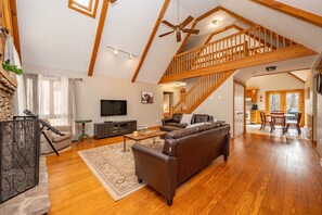 Smart TV, lareira, videogames, DVD player