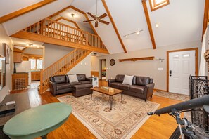 Smart TV, lareira, videogames, DVD player