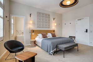 Phòng đôi Executive | Nệm Select Comfort, két bảo mật tại phòng, trang trí khác biệt, bàn