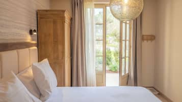 1 bedroom, in-room safe, desk, iron/ironing board