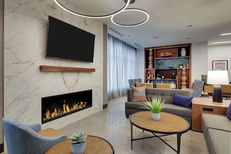 Lobby. Drury Plaza Hotel Chattanooga Hamilton Place