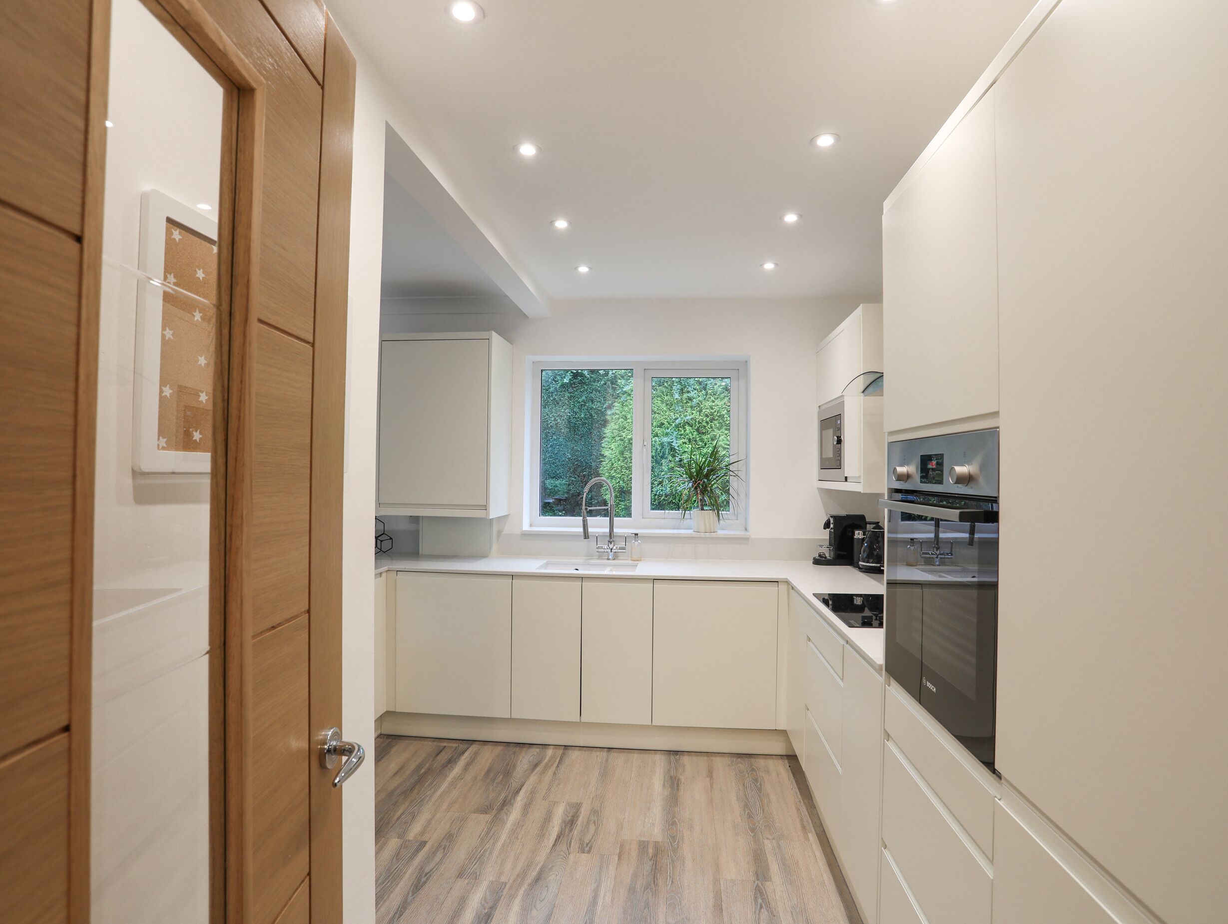 Dishwasher, electric kettle, toaster, cookware/dishes/utensils