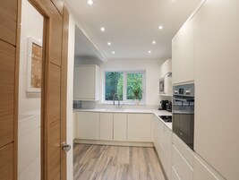 洗碗机、电热水壶、烤面包机、厨具/餐具