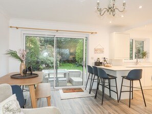 Dining - 15 Maes Awel (Pwllheli)