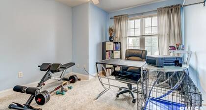 Beautiful 2 Bedroom, 2 Bath with Office Space on Springfield's west end