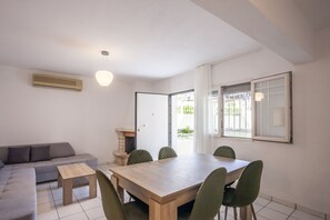 Luxury Apartment (Aris luxury apartment No12) | Living room