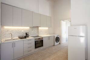 Luxury Apartment (Aris luxury apartment No4) | Dapur peribadi | Peti sejuk, ketuhar, dapur, pembakar roti 