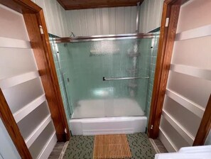 Hair dryer, towels, soap, shampoo - Beachside Retreat (North Myrtle Beach)