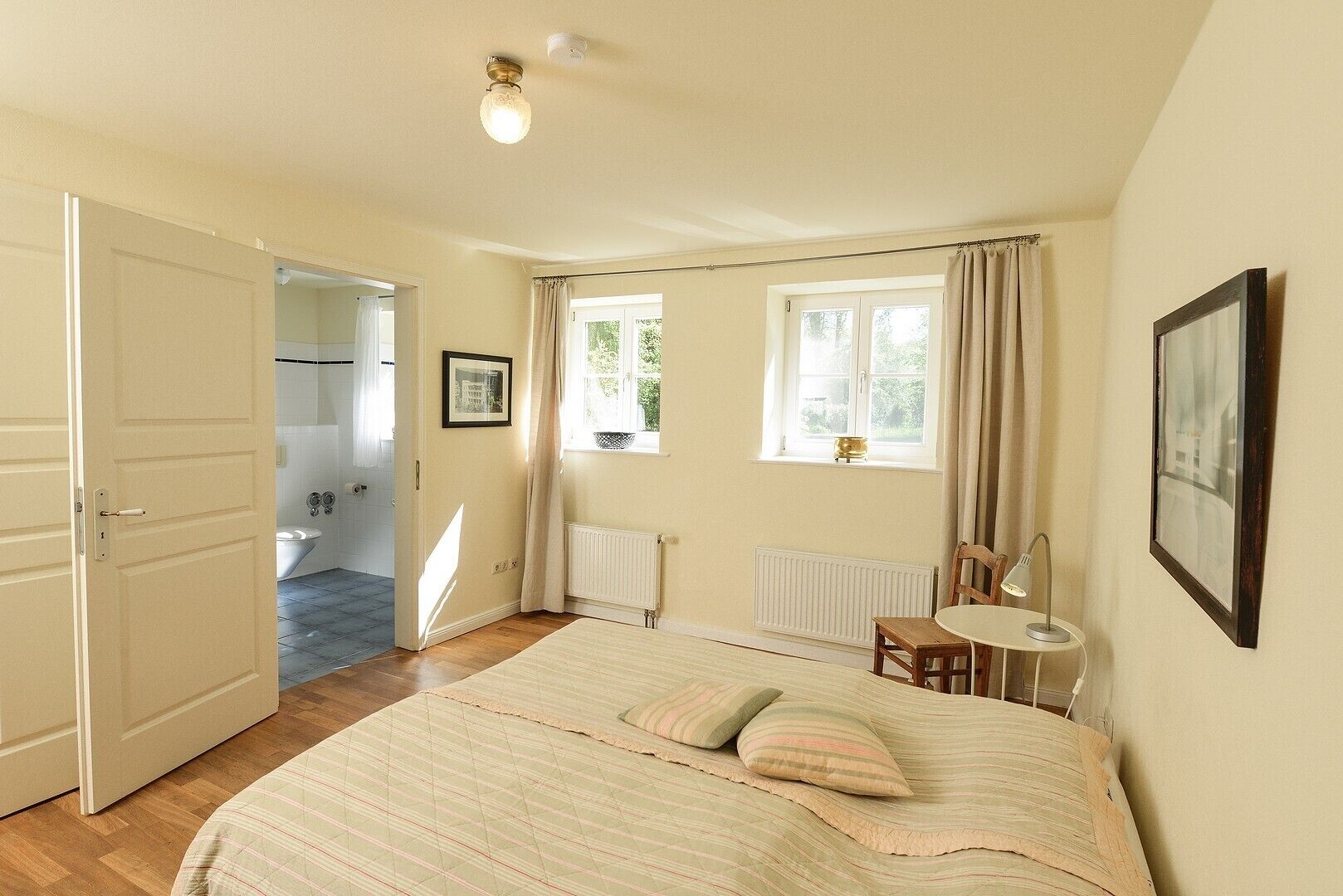 2 dormitorios, tabla de planchar con plancha, wifi gratis y ropa de cama