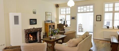 Fernseher, Stereoanlage