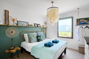 4 bedrooms, travel cot, free WiFi, bed sheets