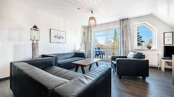 Una televisión, un reproductor de DVD, un reproductor estéreo