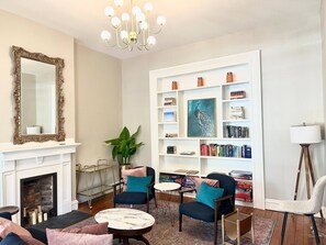 Interior - Large City Center House - 7 BEDS/2 BA w/ parking (Richmond)