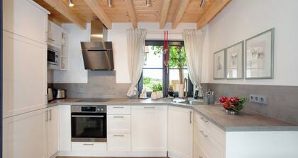Ferienhaus 'Schorenmoos Lodge' mit privater Terrasse, privatem Garten und WLAN