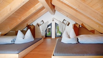 1 bedroom, desk, free WiFi, bed sheets