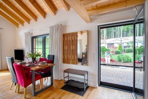 Dining - Holiday Home 'Schorenmoos Lodge' with Private Terrace, Private Garden and Wi-Fi (Dietmannsried)