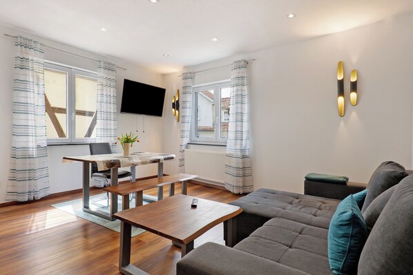 TV - Apartment 'Ferienwohnung Schöntal' with Wi-Fi (Möckmühl)